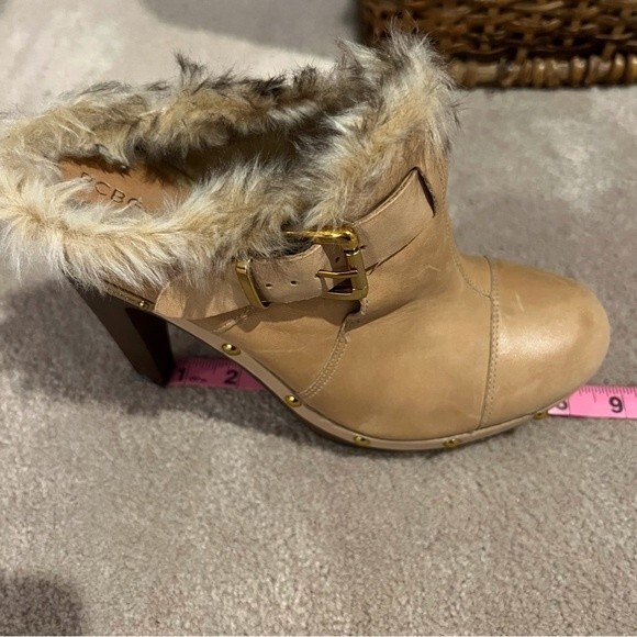 BCBGeneration Tan Fur Lined Studded Leather Mules/Clogs 7.5 B BNWOT - Picture 13 of 14